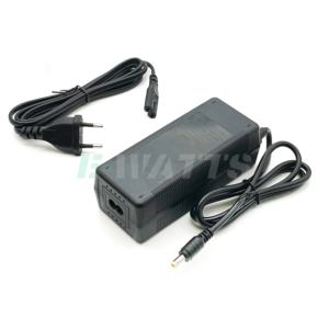 Chargeur 54.6V 2A prise DC 5.5x2.1mm